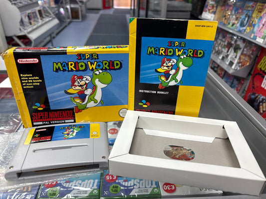Super Mario World - Super Nintendo (SNES)